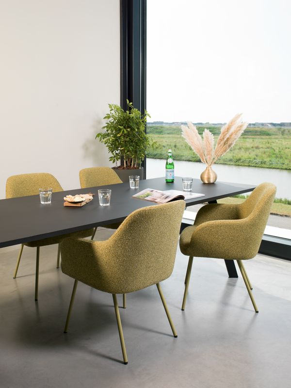 Lola 4-poots stoel met gestoffeerde kuip