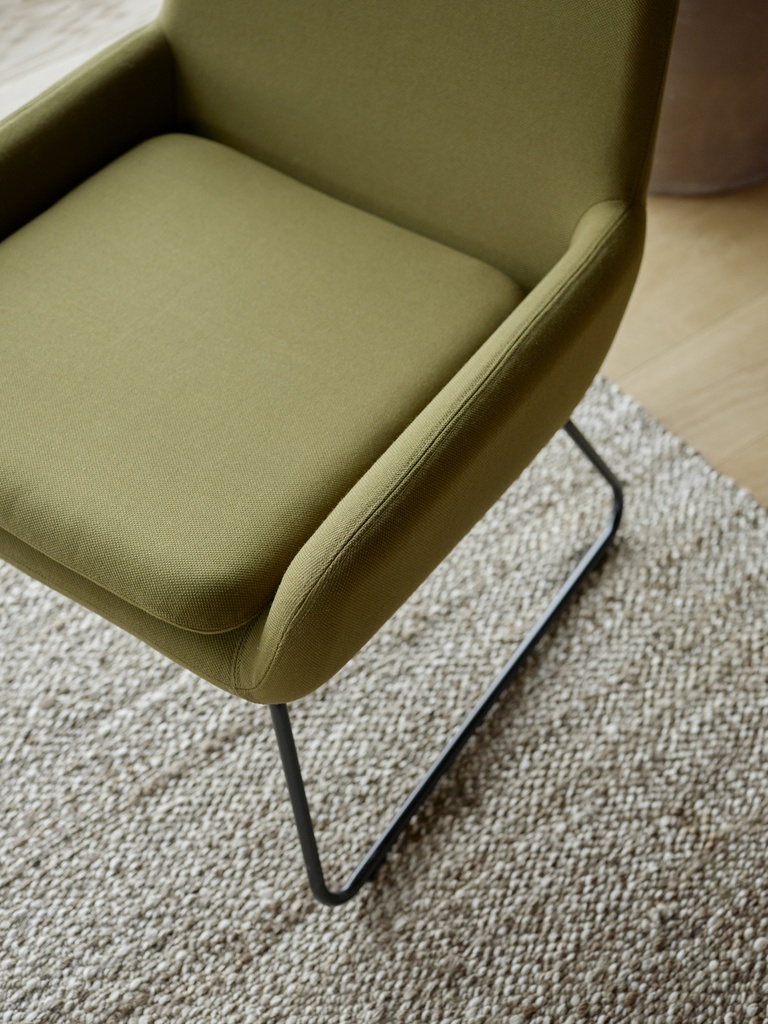 Softline Coco fauteuil op draadframe - stofgroep 1